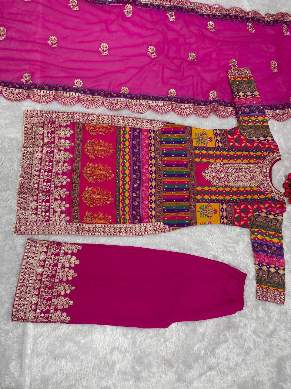 Shahina Pakistani suit